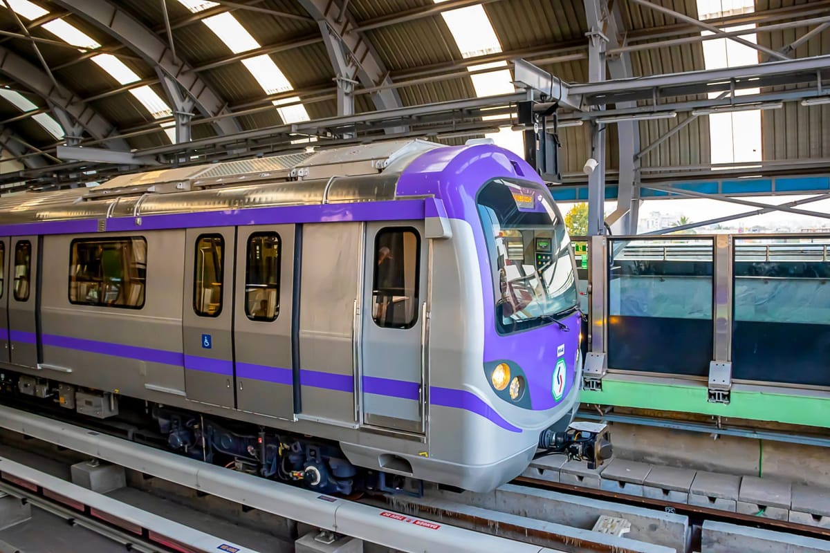 Blue Line driverless metro train at Bengaluru Metro station